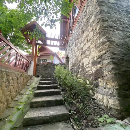 Malom Udvar Panzio Es Etterem Pensjonat Bér