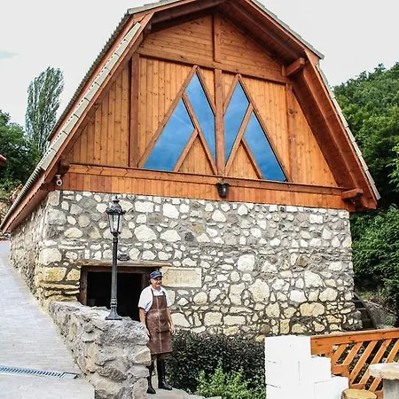 Malom Udvar étterem és Vendégház Bér