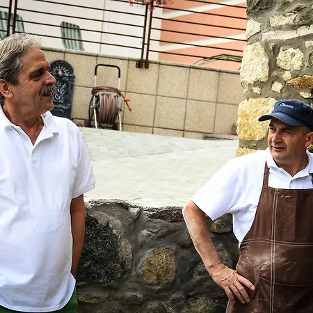 Malom Udvar Panzio Es Etterem בית הארחה