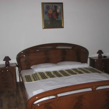 Konukevi Malom Udvar Panzio Es Etterem