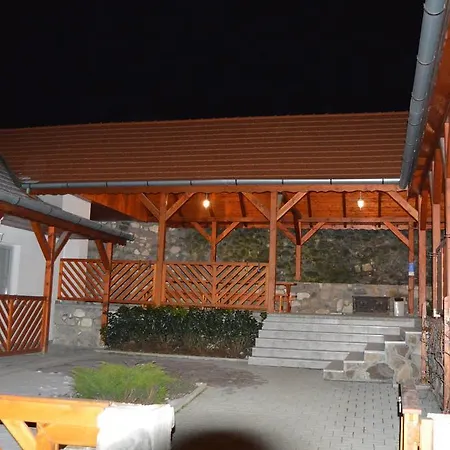 Malom Udvar Panzio Es Etterem Bér