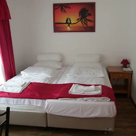 Pensjonat Malom Udvar Panzio Es Etterem Bér