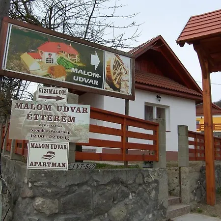 Malom Udvar Panzio Es Etterem 招待所 3*