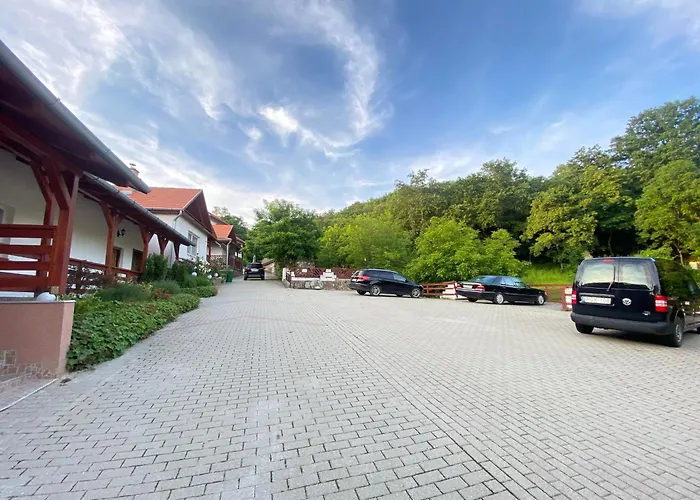 Konukevi Malom Udvar Panzio Es Etterem