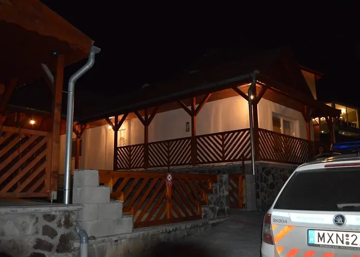 Malom Udvar Panzio Es Etterem Konukevi Bér