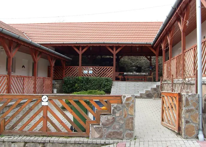 Konukevi Malom Udvar Panzio Es Etterem 3*